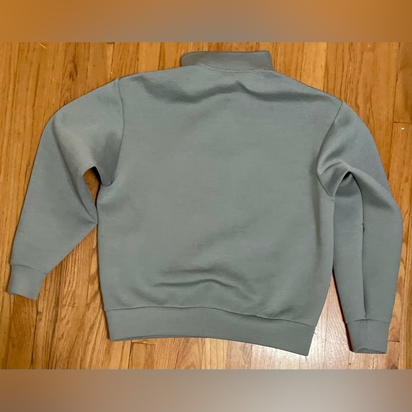 Ultra Stretch Dry Long Sleeve
Half-Zip Pullover Men’s Size M, Like New condition - Picture 4 of 6